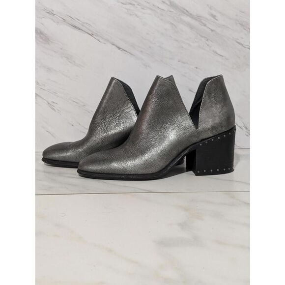 Vince Camuto Women's Silver Metallic 8.5 Ankle Bootie - Picture 3 of 6